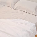 SÁBANA AJUSTABLE + FUNDA DE ALMOHADA DE BAMBÚ RAYADO GRIS 400 HILOS